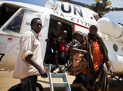 Transport ludności przesiedlonej z regionu Abyei do strefy bezpieczeństwa, 27 maja 2011 r.