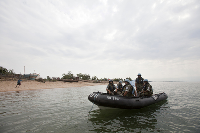 Patrol urugwajskich żołnierzy ONZ na jeziorze Tanganika, 12 października 2012 r.