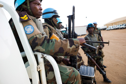 Rwandyjscy żołnierze przygotowujący się do patrolu w Północnym Darfurze, 7 lutego 2012 r.