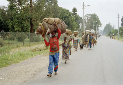 UNAMIR - rwandyjscy uchodźcy powracają do swoich domów