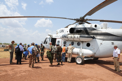 Ewakuacja rannych po bombardowaniu w Republice Sudanu Południowego, 16 kwietnia 2012 r.