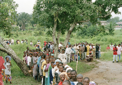 UNOMIL - Liberyjczycy czekający w kolejce, aby zagłosować w wyborach