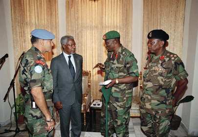 UNOMSIL – spotkanie byłego Sekretarza Generalnego ONZ, K. Annana, z dowództwem misji UNOMSIL i sił ECOMOG